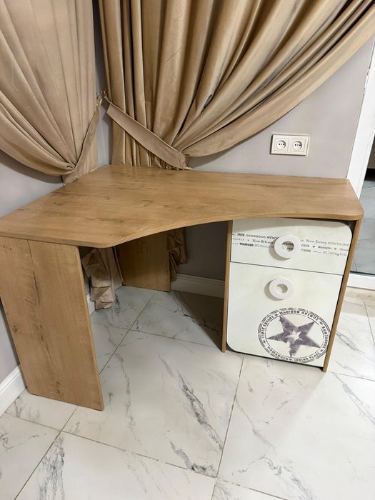 Стол со стульчиком