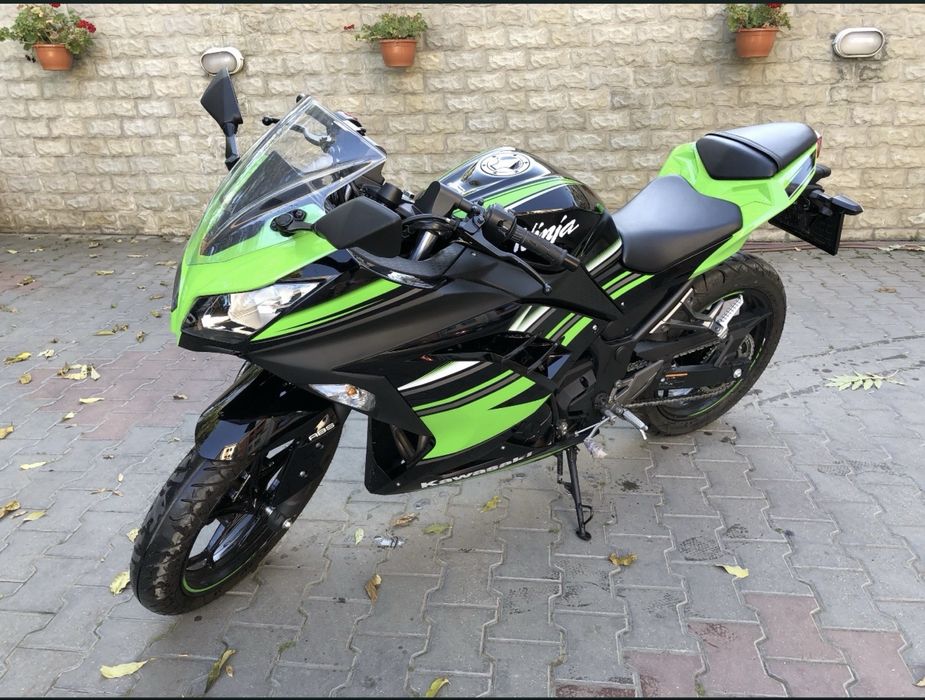 Vând kawasaki ninja krt edition
