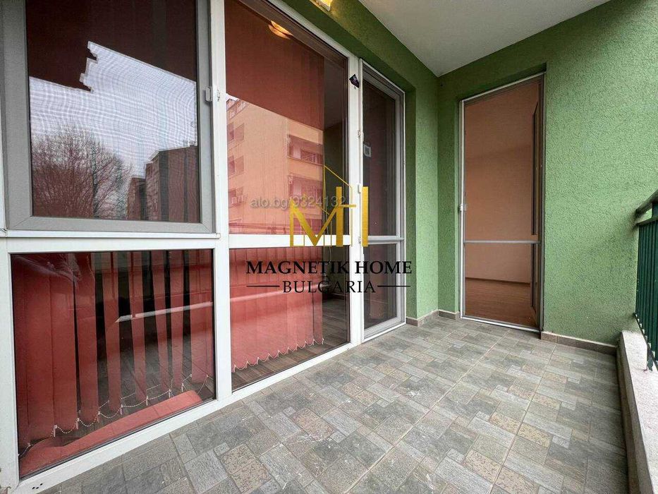 НЕОБЗАВЕДЕН тристаен имот с гараж след освежаване в ж.к. Възраждане