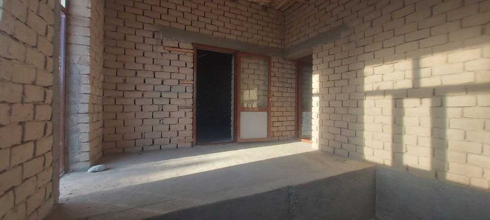 Нишон туманда Уй сотилади