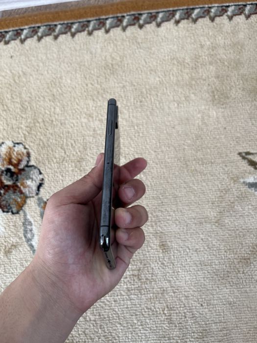 Продам Айфон se