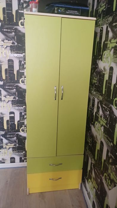 Продам компьютерный стол и шкаф