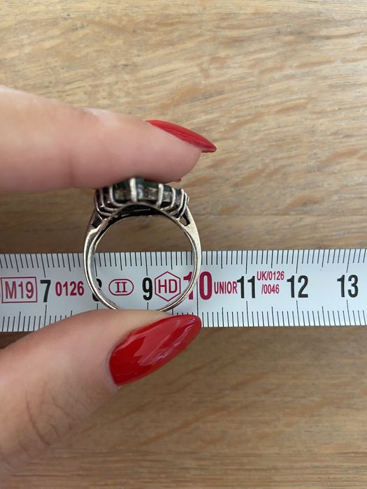 Inel din argint cu smaralde