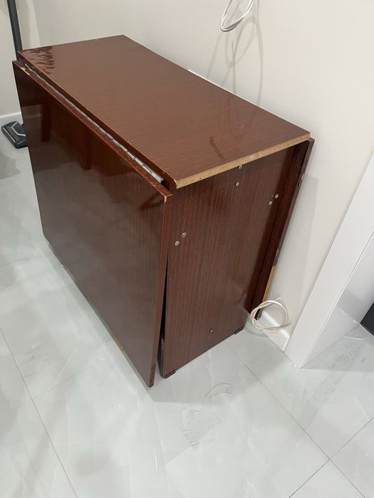 Продам книжный стол