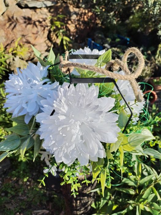 Aranjamente florale și coronite pentru 1 noiembrie