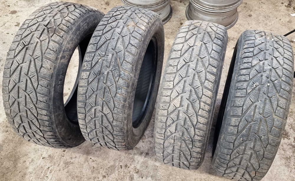 Зимни Гуми 225 65 17 DOT 3520 5мм грайфер