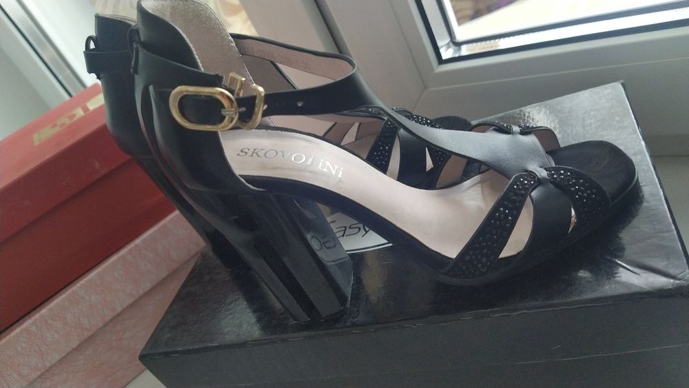 Срочно продам туфли