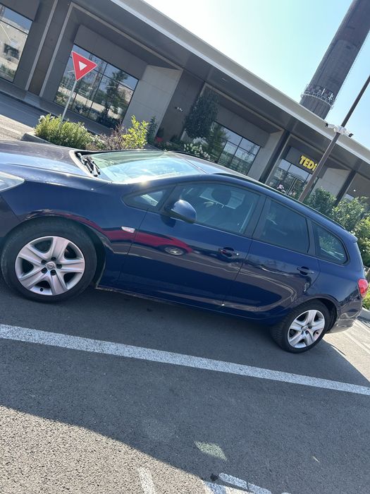 Opel astra j 2011