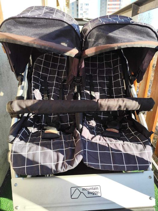 Количка за близнаци Mountain buggy