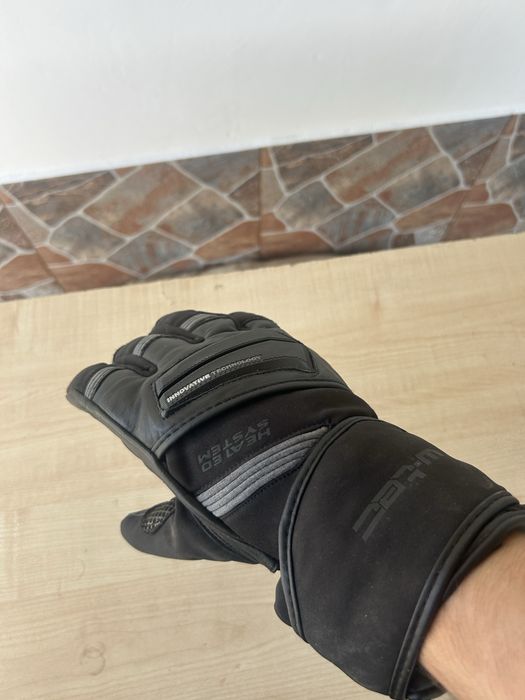Manusi Moto incalzite inSPORTline HEATston