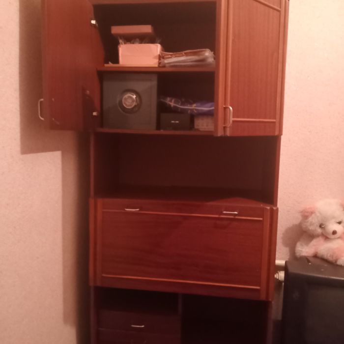 Срочно не дорого продам российскую стенку из красного дерева