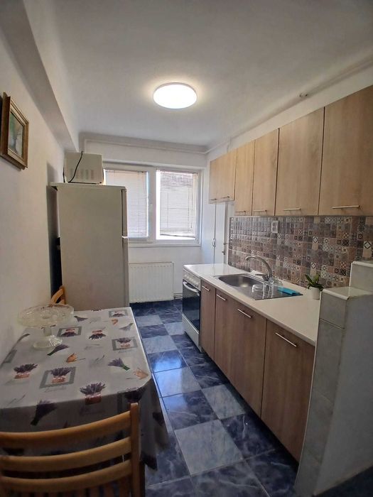 Apartament 2 camere, 40mp, et.1, mobilat și utilat, zona piață 7 Noiembrie