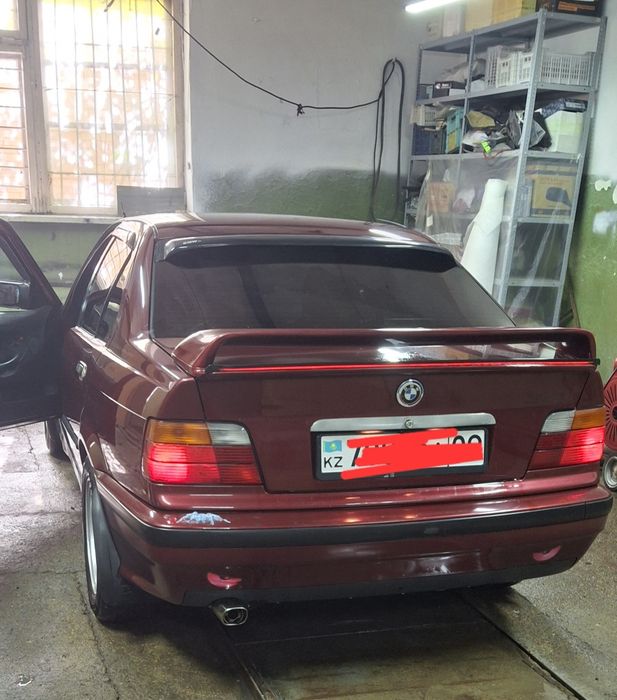 Бмв е36.   .седан