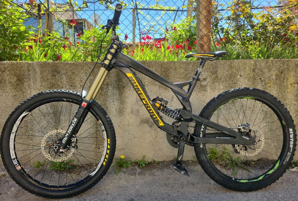 Nukeproof Pulse 27.5 Downhill висок клас Marzocchi вилка, Cane Creek Shox, 1x11 Zee Shimano