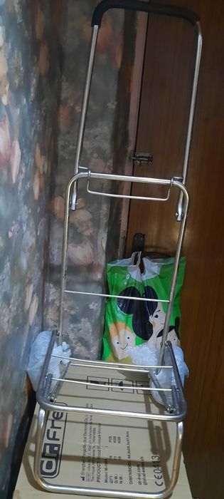 Складная коляска для вещей.