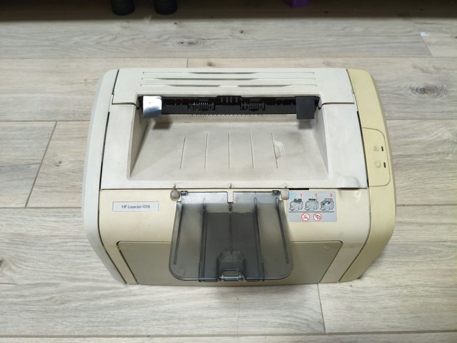 Продам принтер HP 1018.