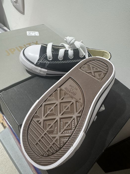 НОВИ детски кецове Converse 23 номер