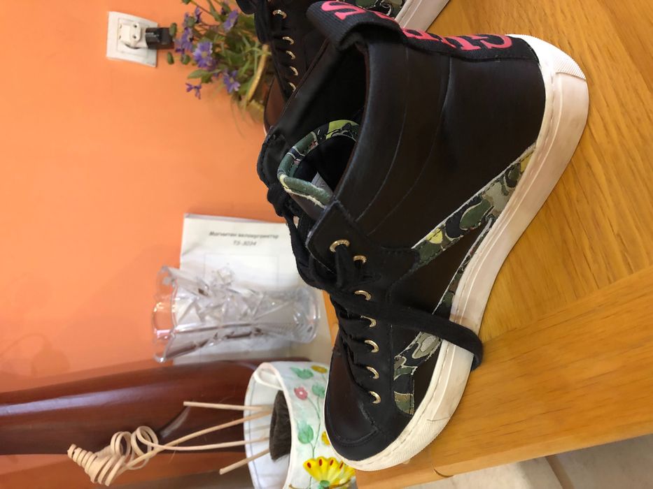 Високи обувки - Guess