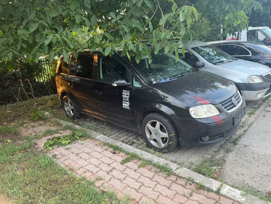 VOLKSWAGEN Touran