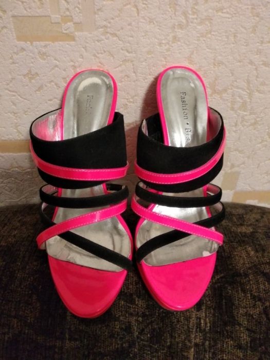 Распродаю обувь . Босоножки