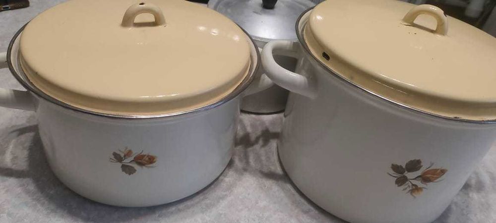 Кастрюли б/у разные