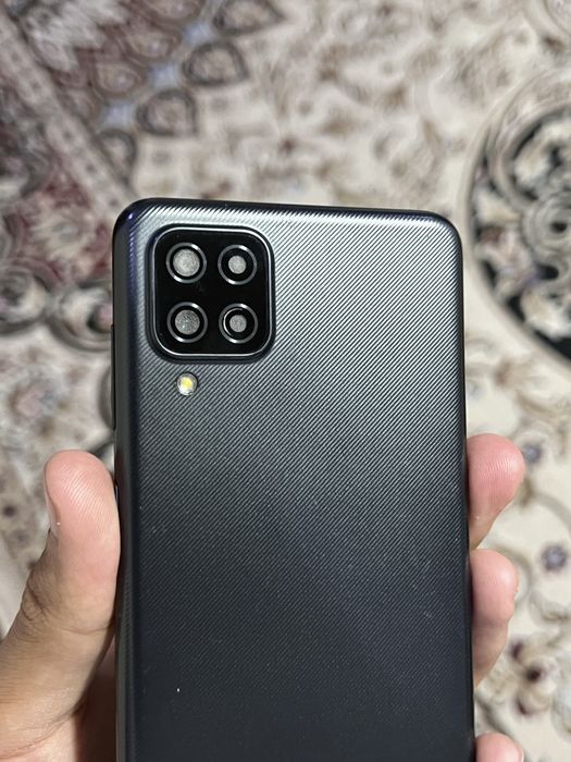 Telefon A 12 sotiladi