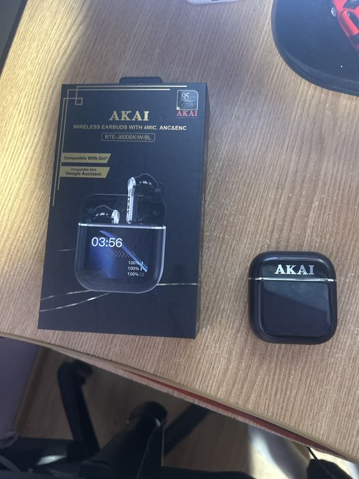 Casti AKAI cu touch screen