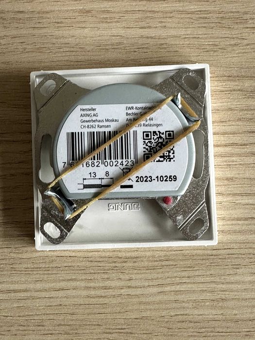 контакти JUNG за телевизор и интернет