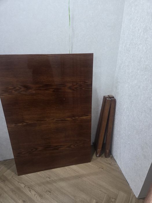 Отдам шкаф, стол, диван