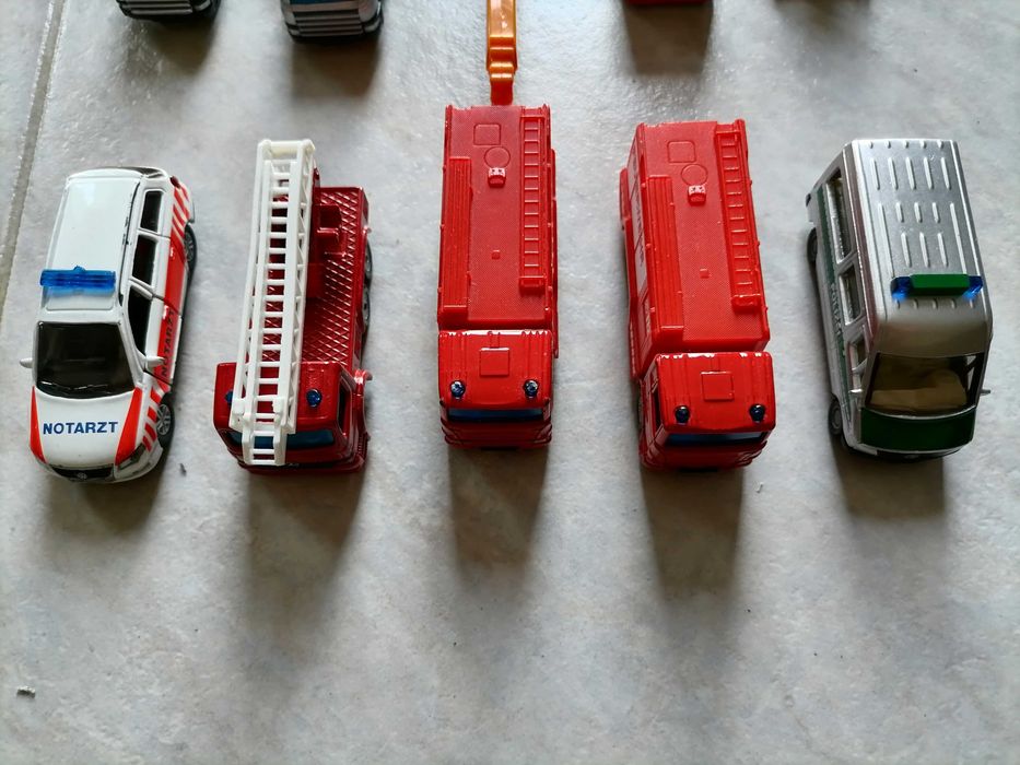 Mașinuțe siku  lot de 50buc.+set de parcare