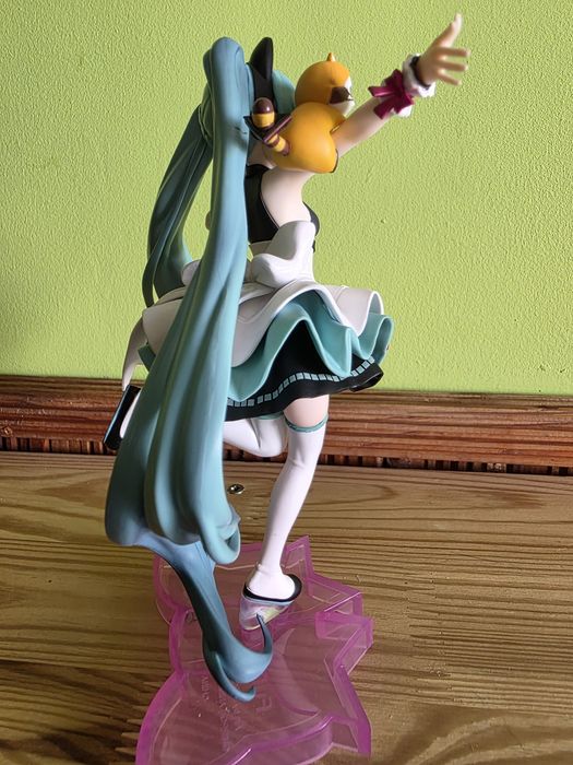 Продавам различни фигурки на Hatsune Miku