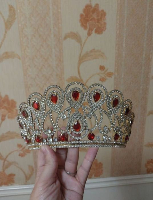 Платье вечерная в новом состоянии