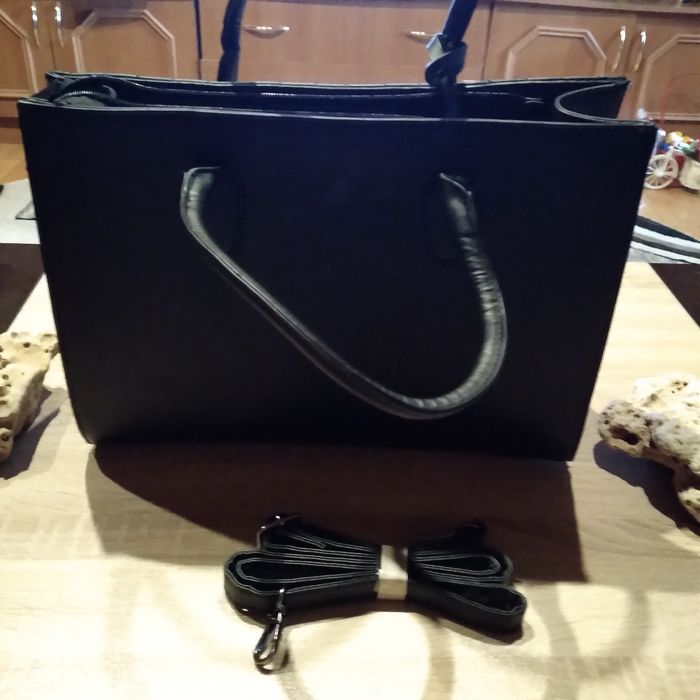 Geantă de damă ,neagră.