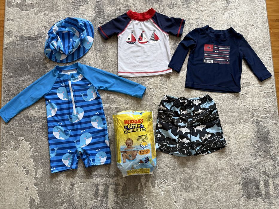 2 seturi pt baie  6-9 luni + cadou pampersi de apa