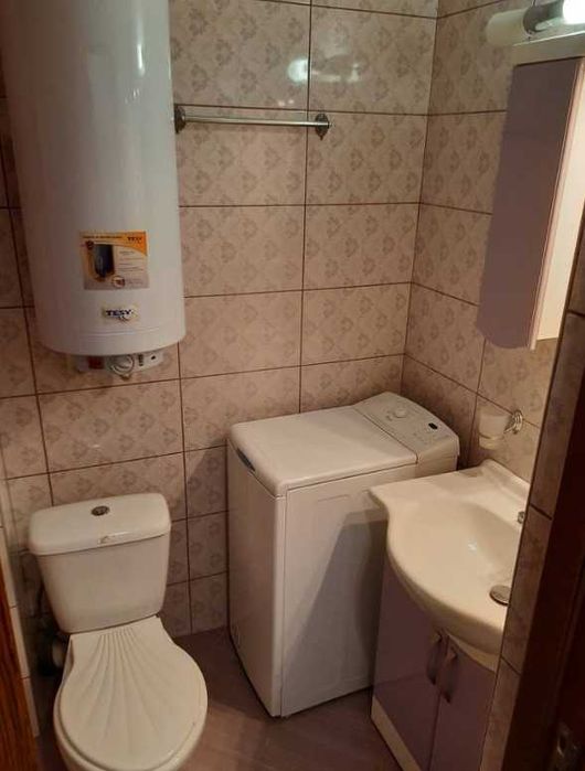 Дава се под наем Двустаен апартамент в Бургас, Център - 50 кв.м за 175 € - Снимка #3