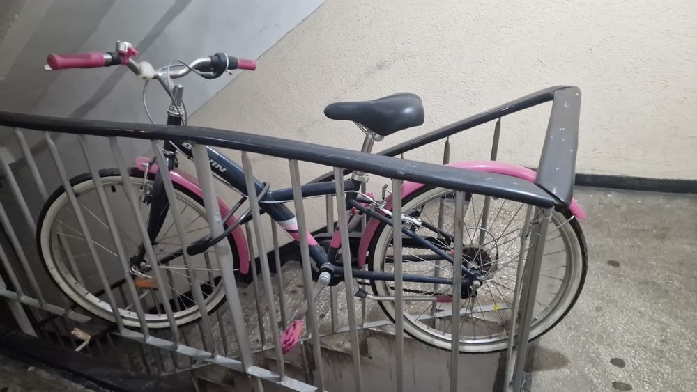 Bicicleta  pt fete