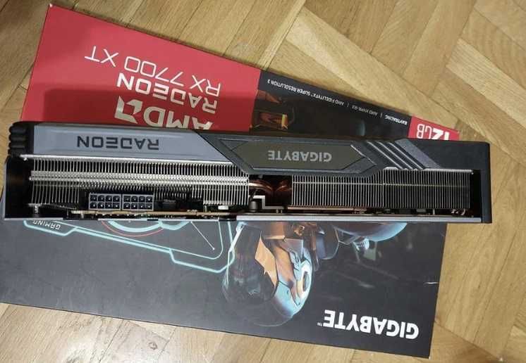 RX 7700 XT 12GB - Gigabyte Gaming OC, Sapphire Pure Gaming OC