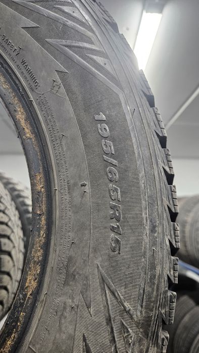 Продам комплект шин 195/65/15