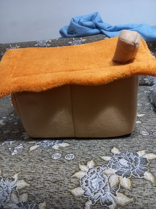 Продам домик для щенка ,либо для котят.