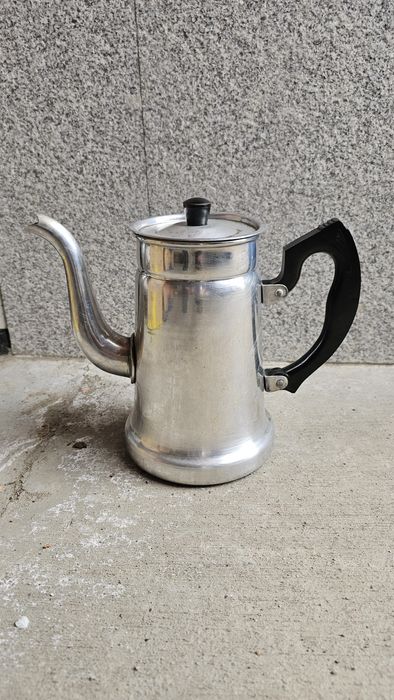 Стари социалистически уреди и съдове