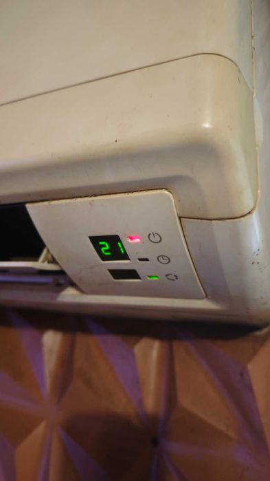 Инверторен климатик Haier 12 000 BTU – работещ, демонтиран