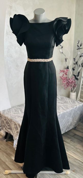 Чисто нова рокля, носена няколко часа