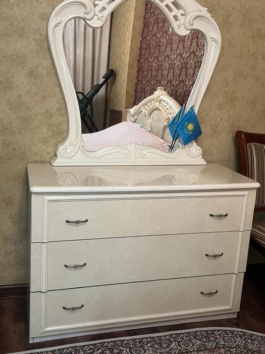 Спальный гарнитур