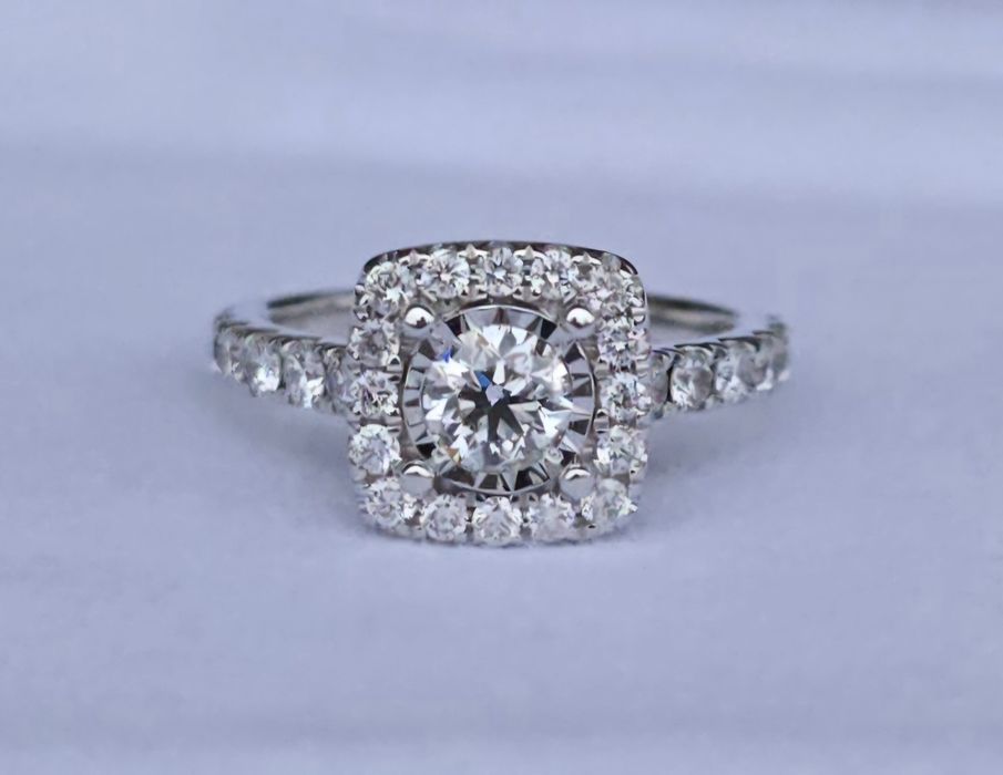 Inel de logodnă din aur cu diamante naturale 0,95ct.