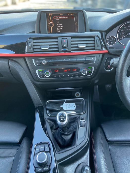 Dezmembrez BMW 318d F30 Sport Line,Recaro,Navi,volan Sport jante 392