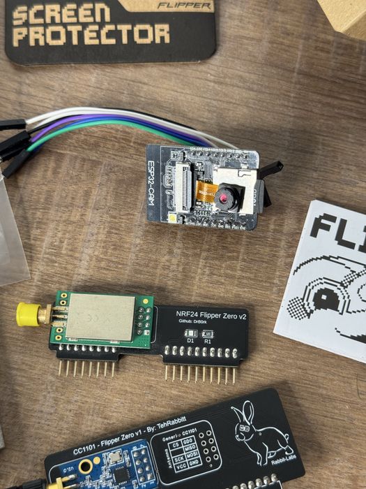 Flipper Zero cu toate Accesoriile