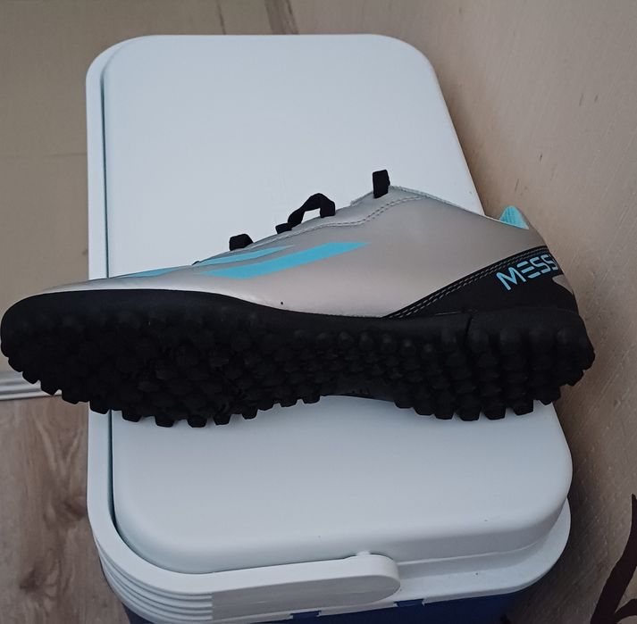 Футболни стоножки Адидас Меси номер 38