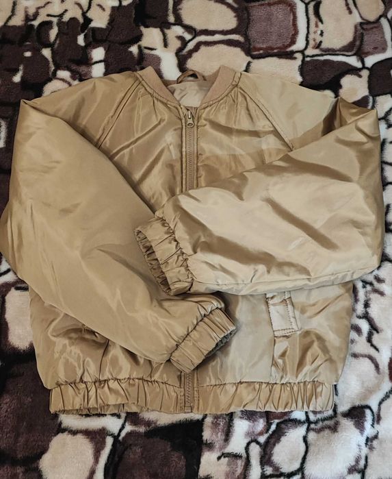 Пролетно-есенно яке в златисто