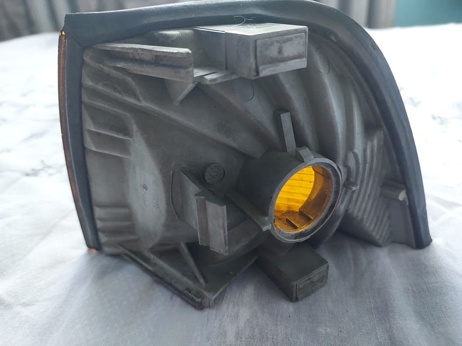 Продам поворотник на BMW.