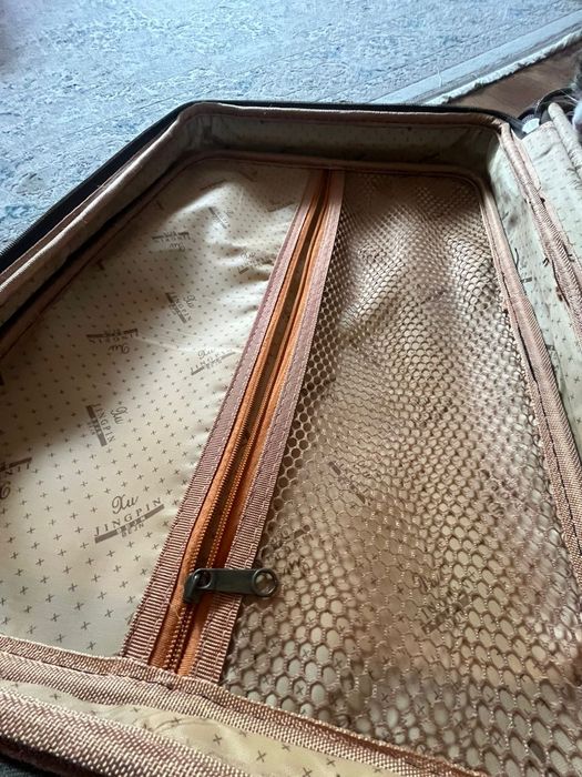 Продам чемодан в отличном состоянии